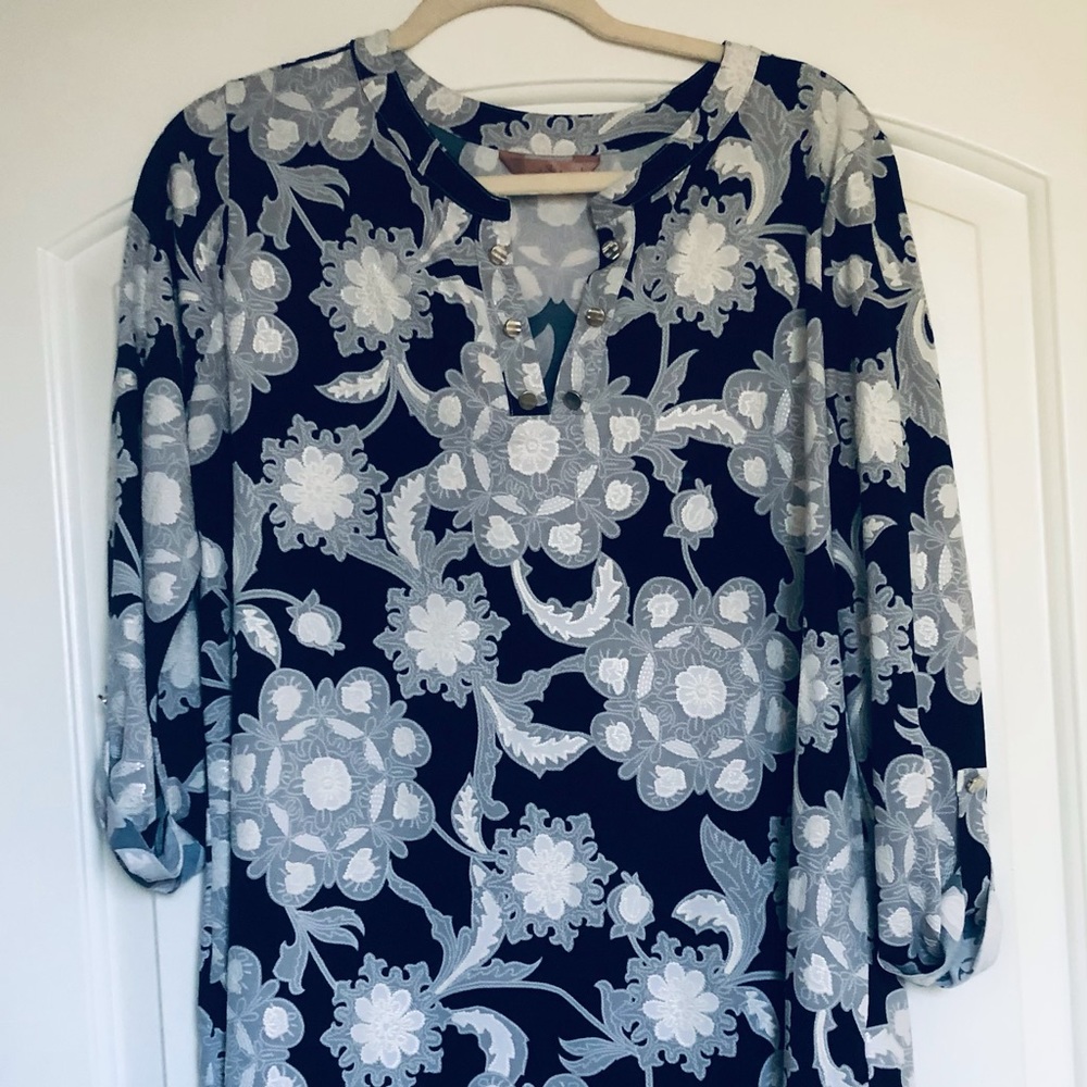 SJS adjustable sleeve top